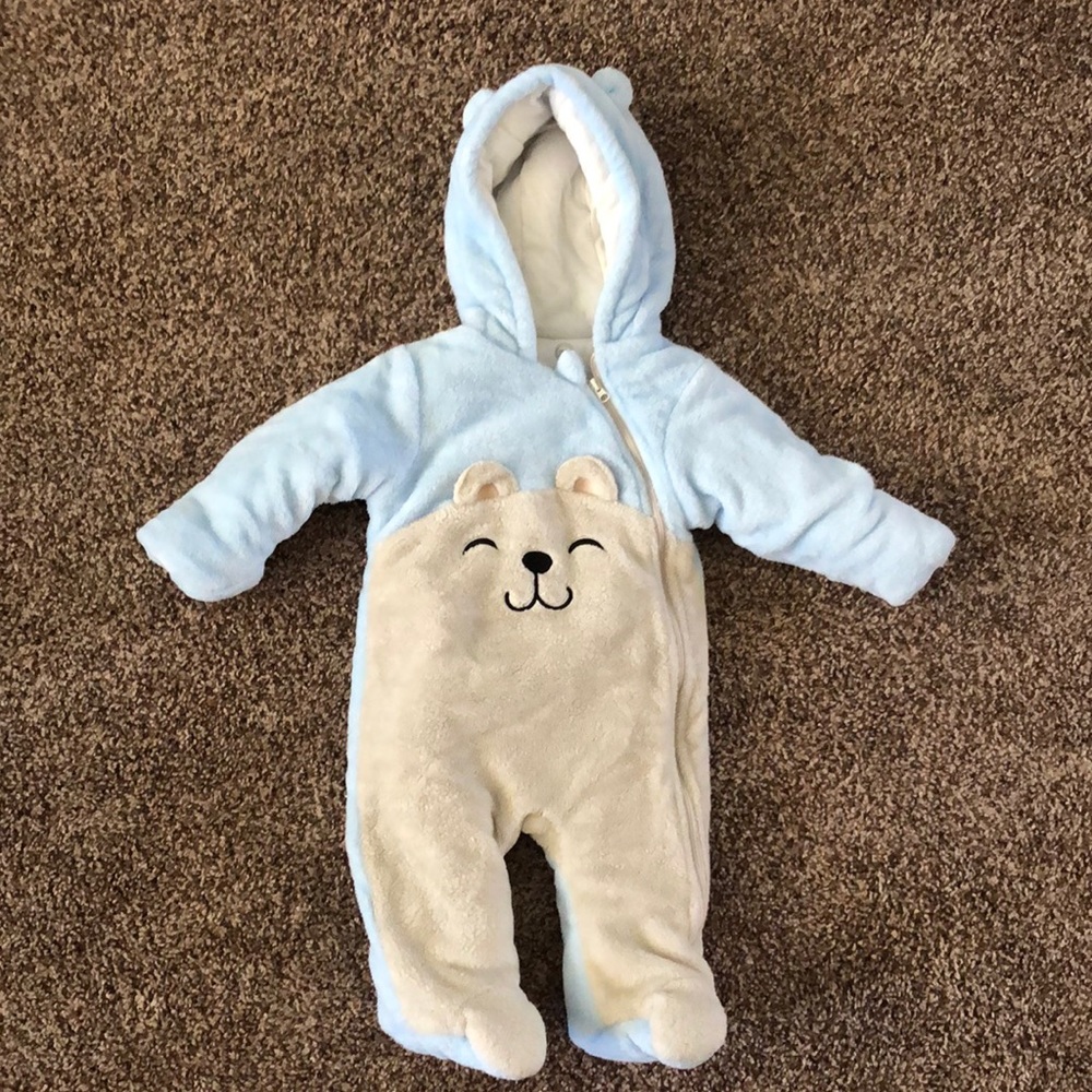 Lightly worn 6-9 month “snow suit” ❄️☃️